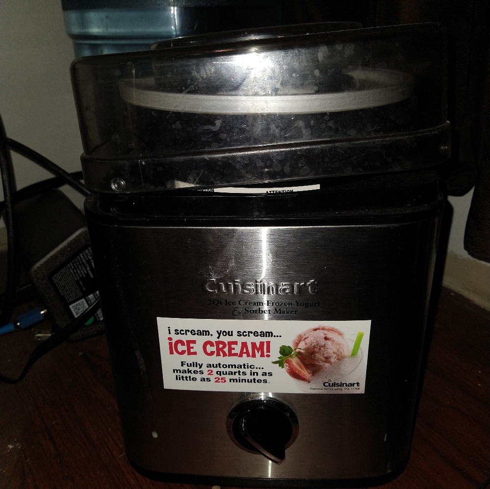 Cruisinart 2 Qt Ice Cream, Frozen Yogurt And Sorbet Maker